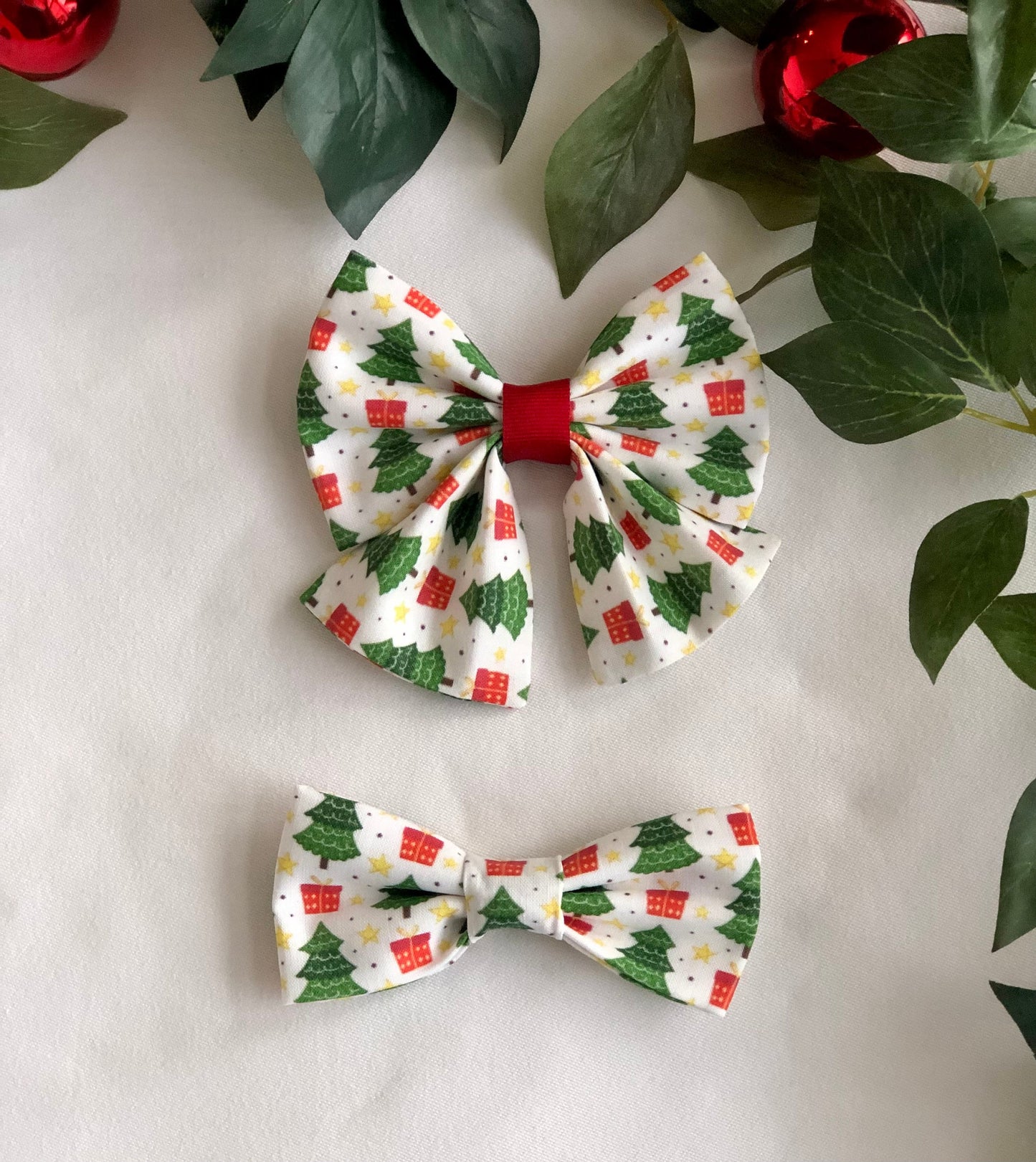 Holiday Bows with Tails